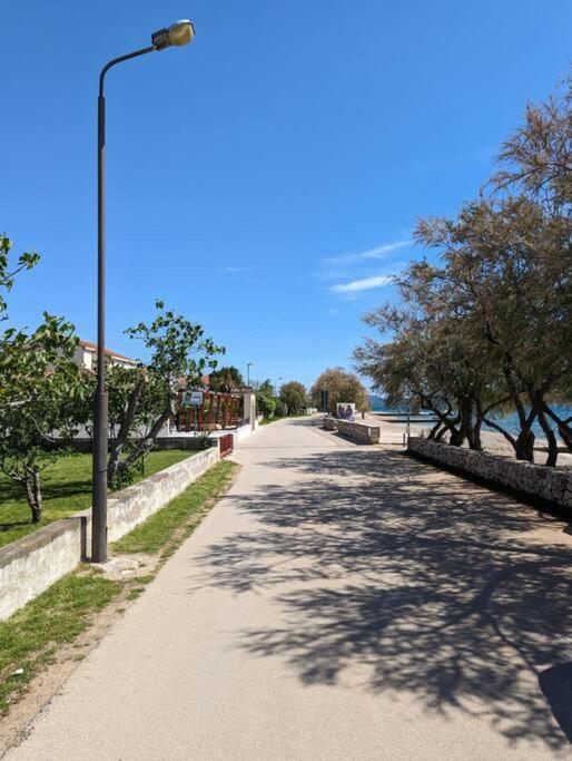 Zeezicht Appartement 50M From Beach Srima Exterior photo