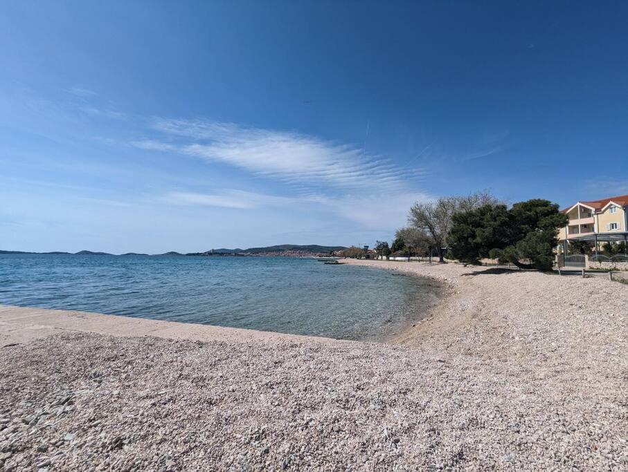 Zeezicht Appartement 50M From Beach Srima Exterior photo
